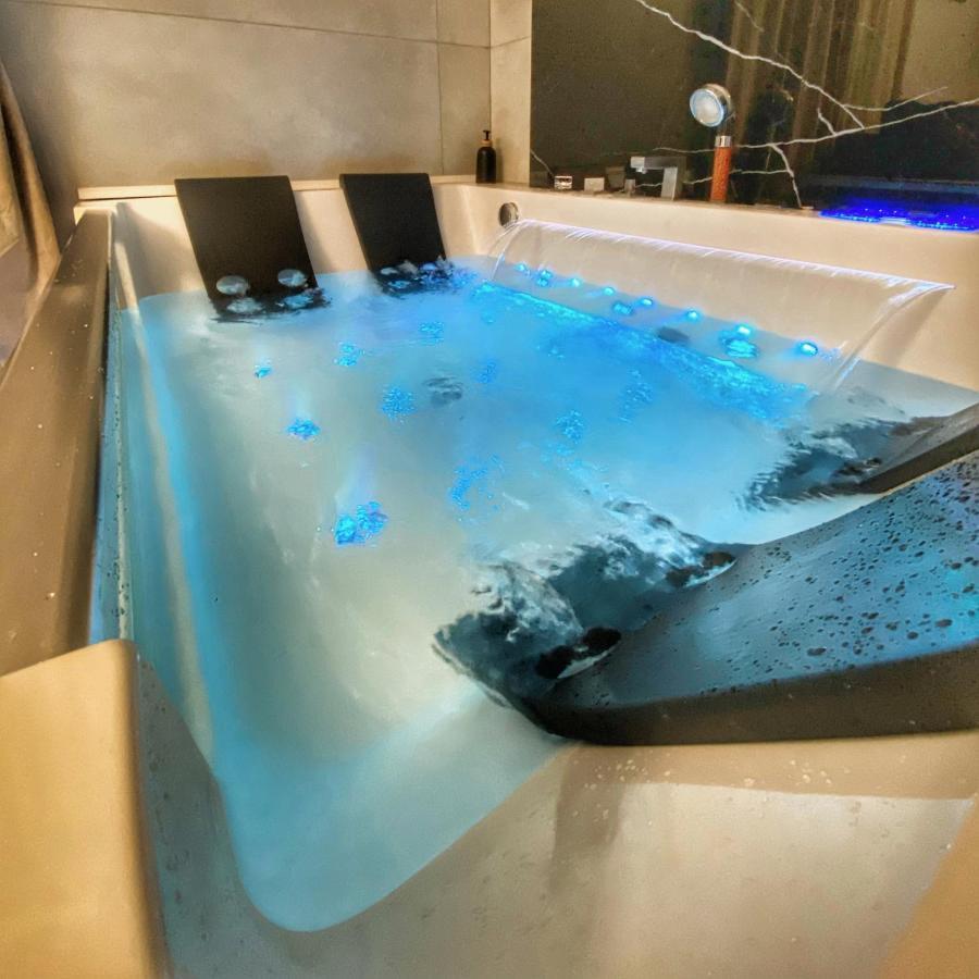 Apartament Z Jacuzzi クラクフ エクステリア 写真